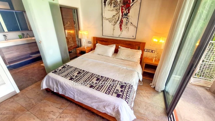 Refined 3-bedroom apartment on the beach