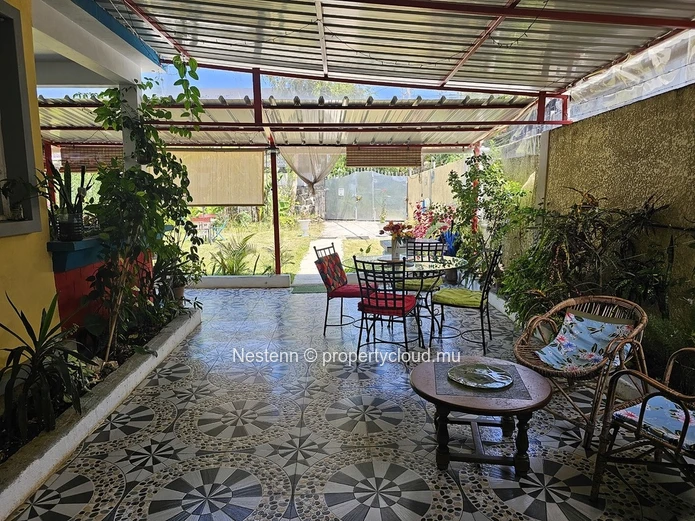 Maison spacieuse avec piscine, idéale pour table d'hôte 