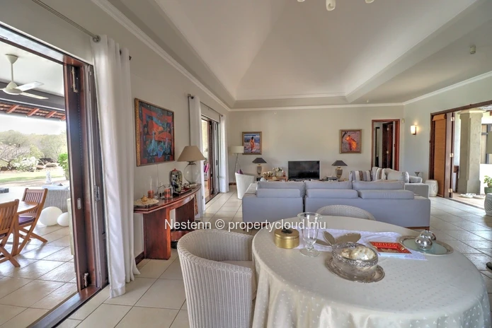 Superbe villa de 5 chambres située dans un domaine golfique