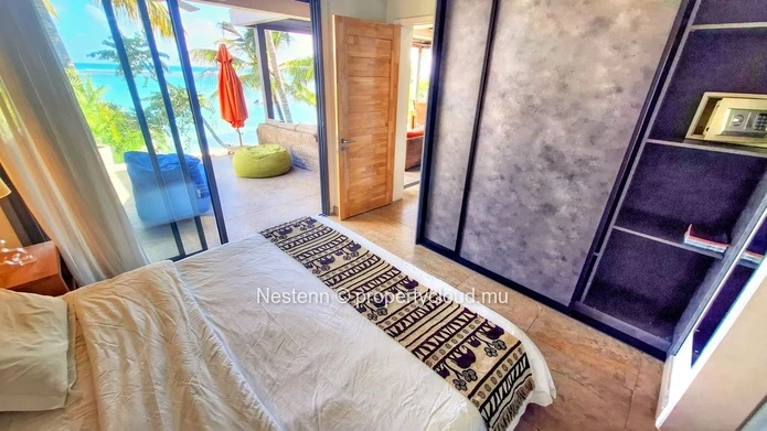 Refined 3-bedroom apartment on the beach