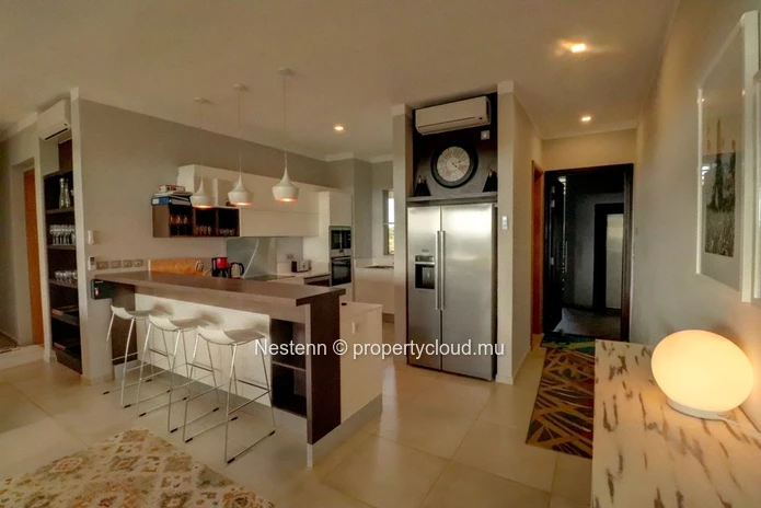 Luxury apartment with sea view - 3 bedrooms, top floor 