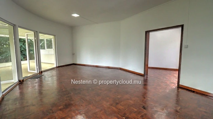 Large, multi-purpose property – Ideal for offices, a practice, or a mixed-use project