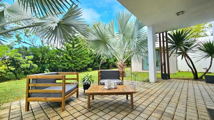Maison contemporaine familiale avec mezzanine et spacieux jardin 