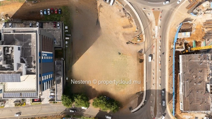 Terrain constructible très bien placé - Ebène - Parking - Immeuble potentiel
