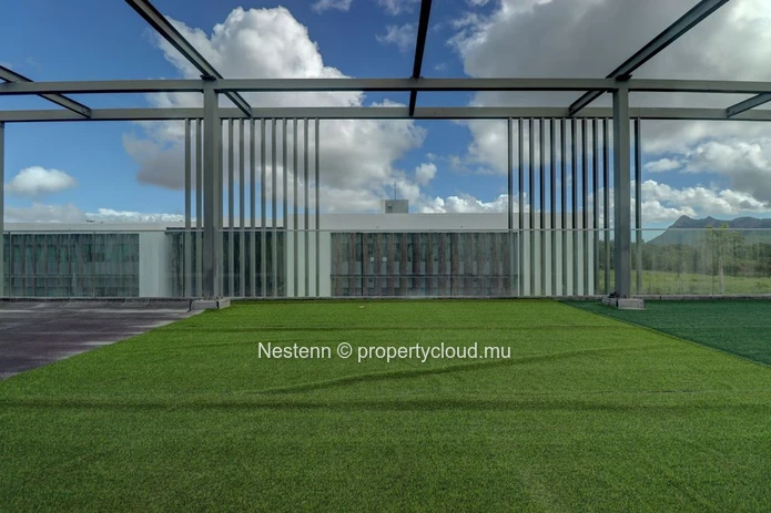 Prestigious office with breathtaking views in the heart of the Vivea Business Park