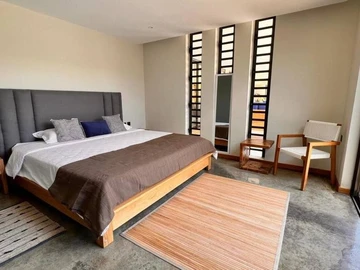 6 Bedroom House