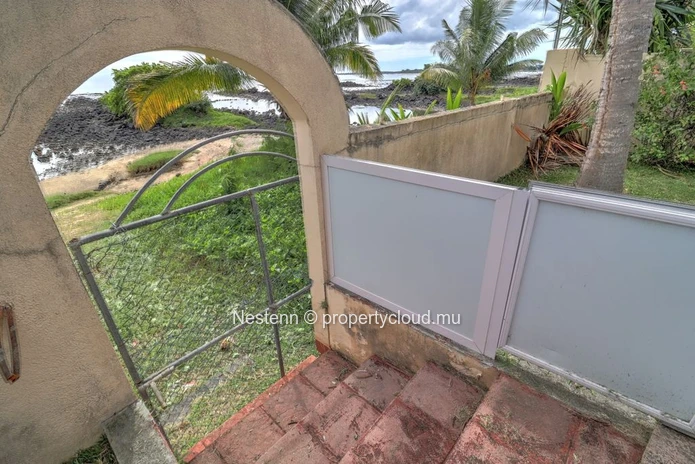 2-Bedroom Apartment with direct beach access
