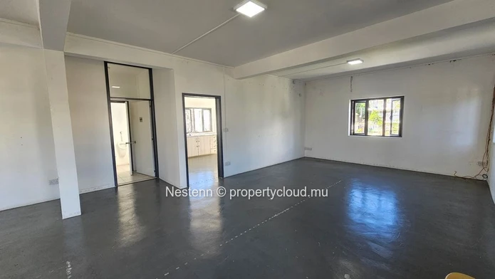 120m² commercial space 