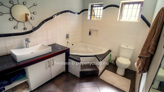 Superbe villa familiale de 4 chambres dans un domaine sécurisé et recherché