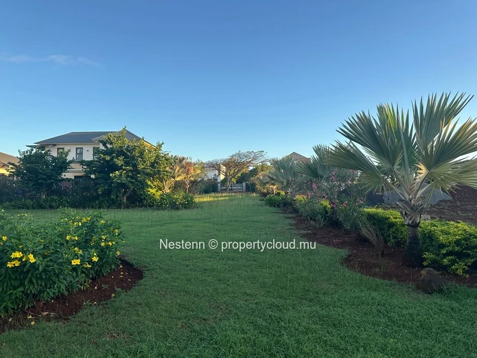 Terrain résidentiel de 711 m² au Domaine Harmony – votre havre de paix vous attend.