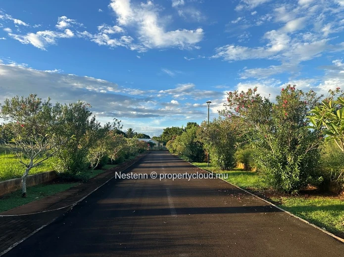 Terrain résidentiel de 711 m² au Domaine Harmony – votre havre de paix vous attend.
