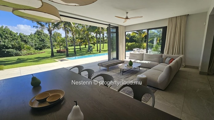 Villa design exclusive avec 5 chambres et vue imprenable sur les montagnes