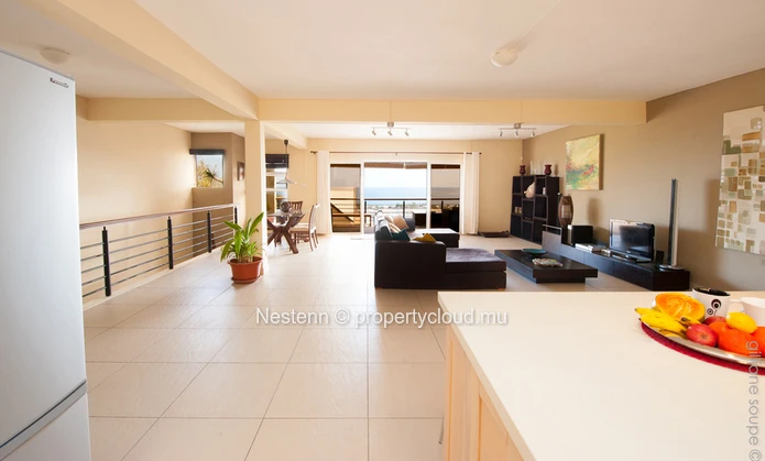 Magnifique appartement moderne de 320m2 avec piscine privée et vue imprenable sur la baie 