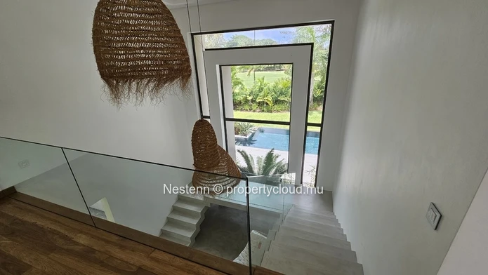 Modern 4-bedroom villa 