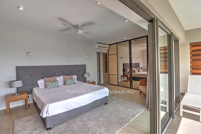 Penthouse de 4 chambres avec vue sur la mer dans une région recherchée. 