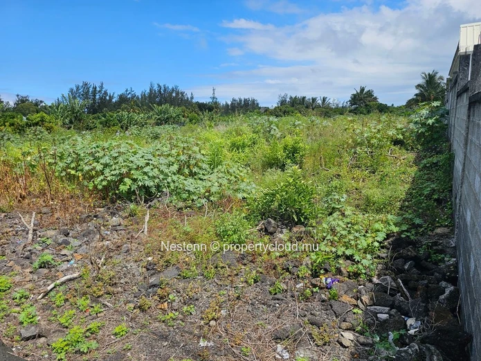 Terrain de 1081 m² proche de la plage