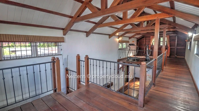 Office of over 500m² 