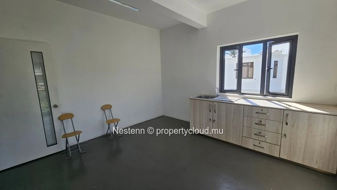 Bâtiment commercial de 223m2