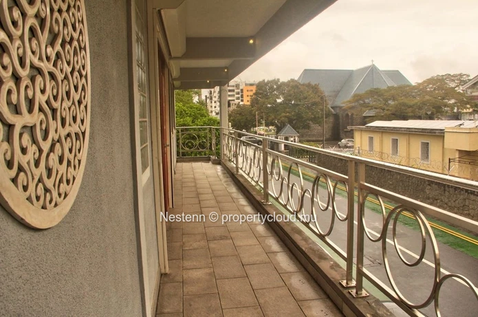 Modern ground floor duplex commercial premises of 180 m² 