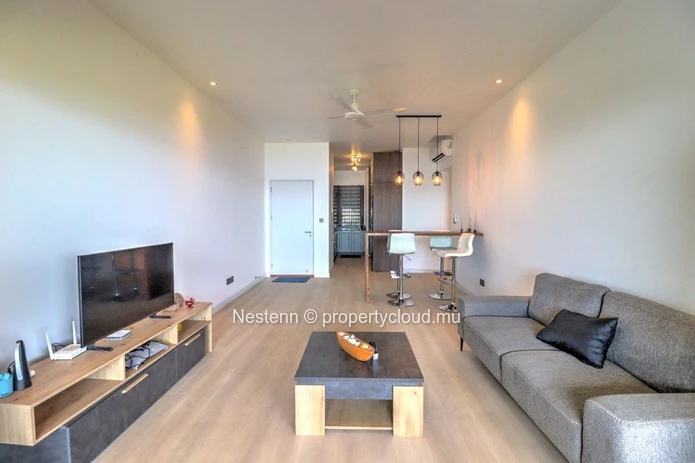 Magnificent beachfront apartment with sea views in a secure residence.