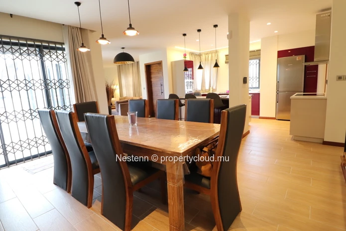 Spacious 6-bed house located near the beach 