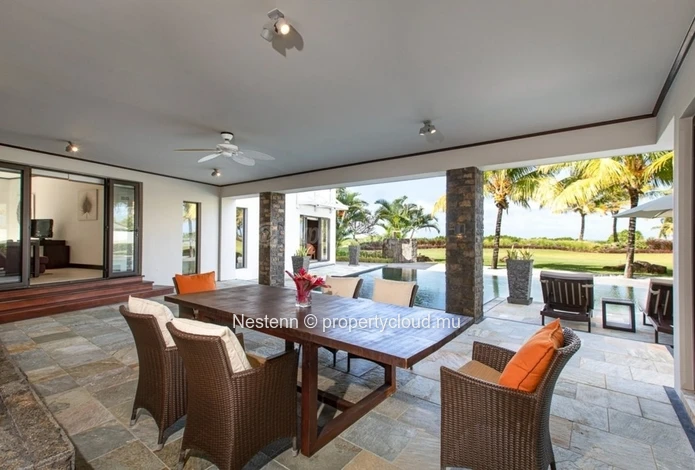 Villa moderne et spacieuse de 5 chambres avec une vue imprenable sur le parcours de golf