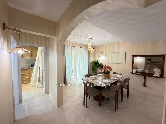 Villa rénovée de 3 chambres avec piscine en bord de mer