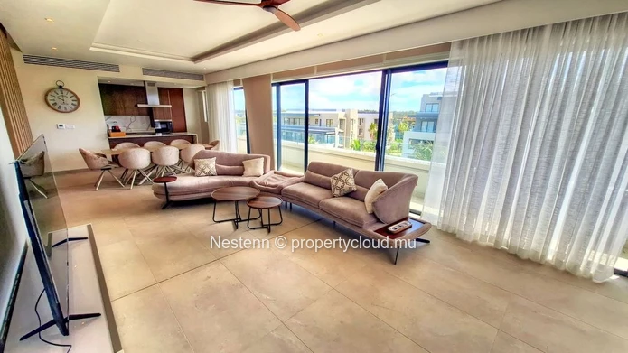 Fabulous 3-bedroom penthouse in a secure, upscale residence