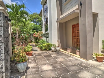 6 Bedroom House