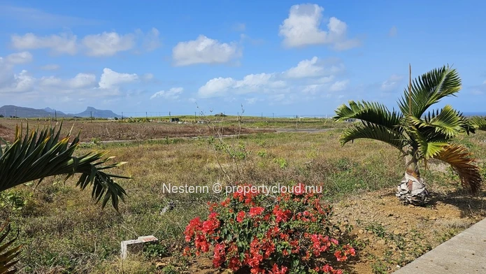 Terrain commercial et résidentiel avec vue imprenable sur la mer et la montagne 429 m² (10,12 perches) à Morcellement...