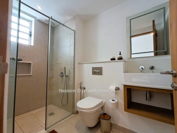 Appartement duplex moderne avec vue mer et accès plage