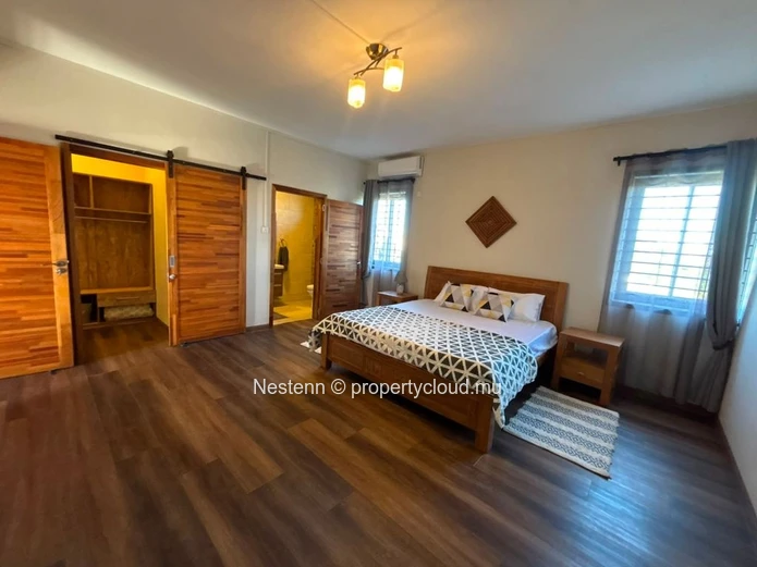 Exceptional Villa With 5 Suites For Rent – Pereybere