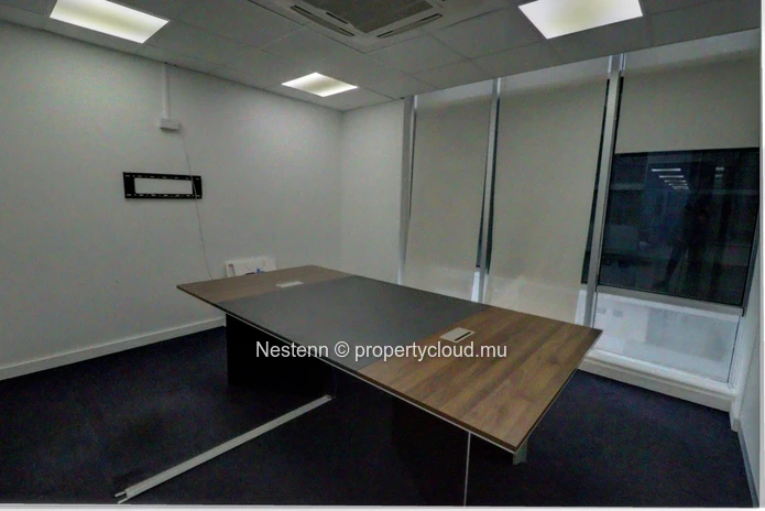 Office space of 1,086 m² in a sought after business centre. 