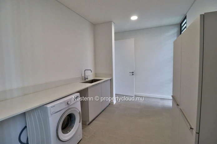 Magnificent 3-bedroom duplex with private pool and sea view
