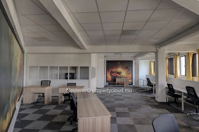 Furnished office on the 4th floor with stunning views of the city center