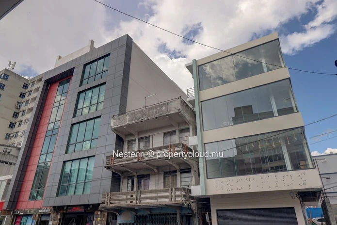 Modern commercial building – Strategic location, ready to operate