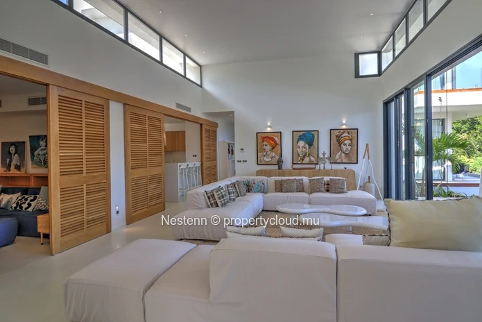 Exceptionnelle villa de 5 chambres en suite dans un cadre enchanteur de bord de rivière