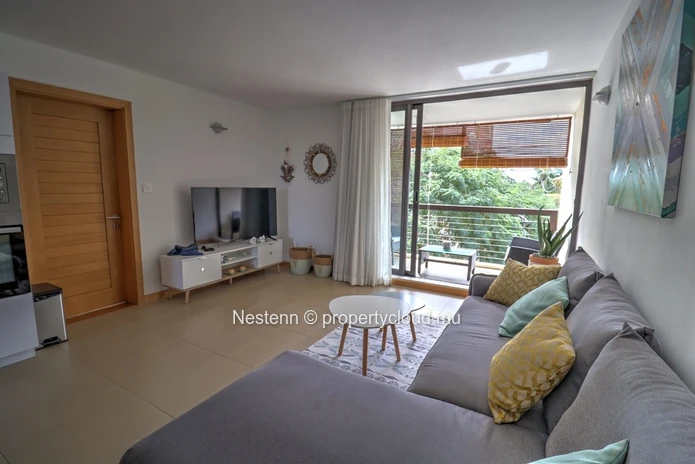 Beautiful 2 bedroom apartment just minutes from the beach