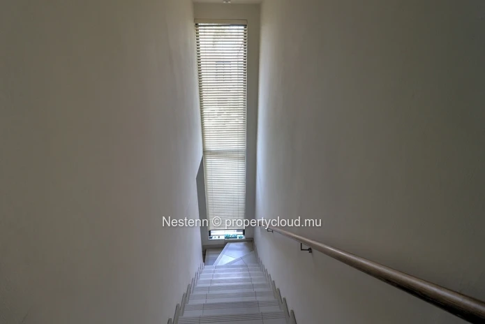 Confortable villa jumelée de 3 chambres vendue avec anneau bateau 