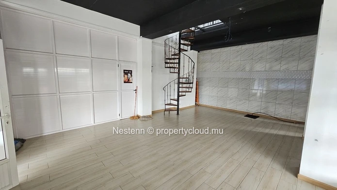 150 m² commercial space ideally located near the station and shops